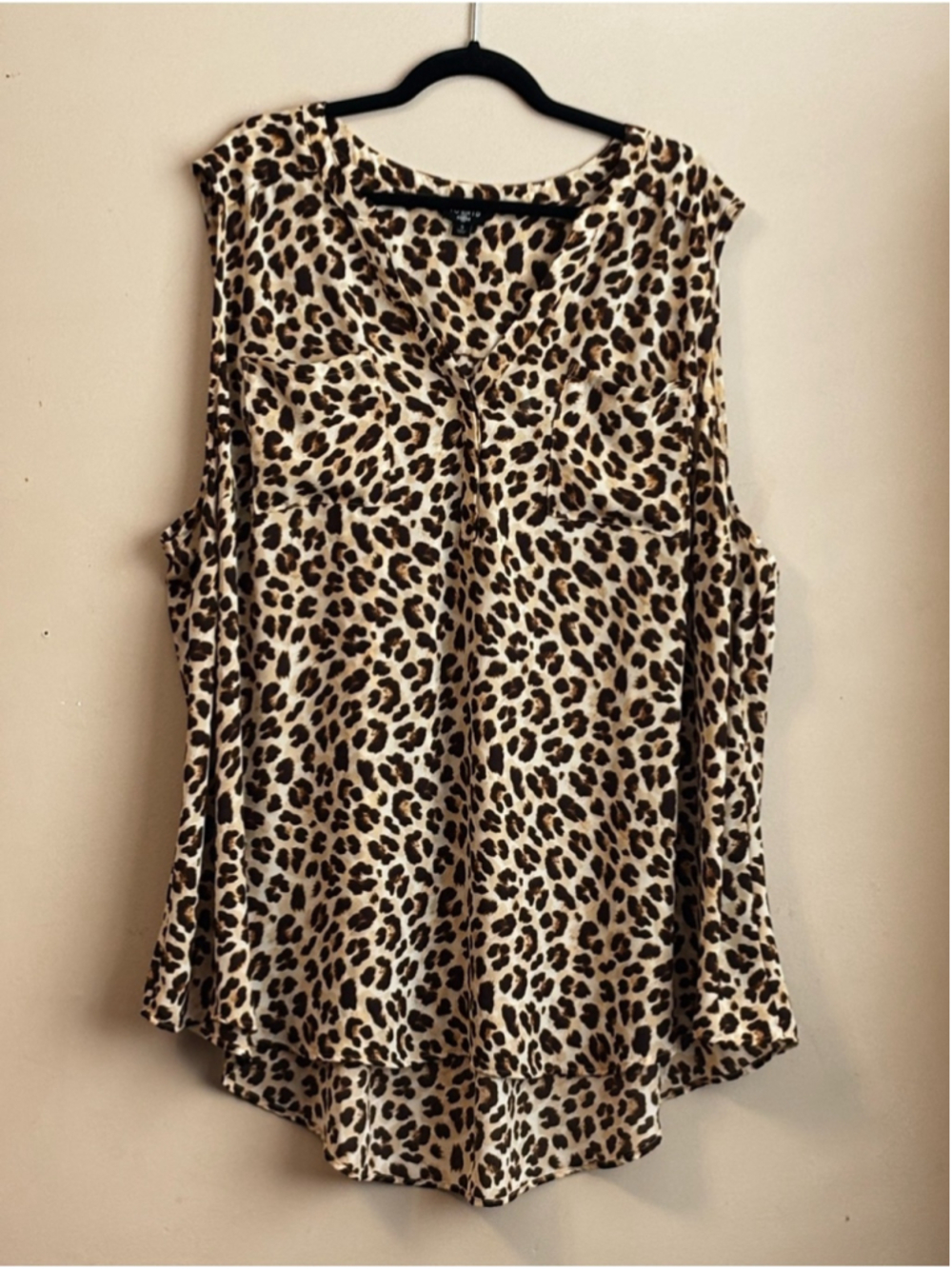 Torrid Sz 5X Sleeveless Leopard Print V-Neck Women's Top Beige Brown EUC